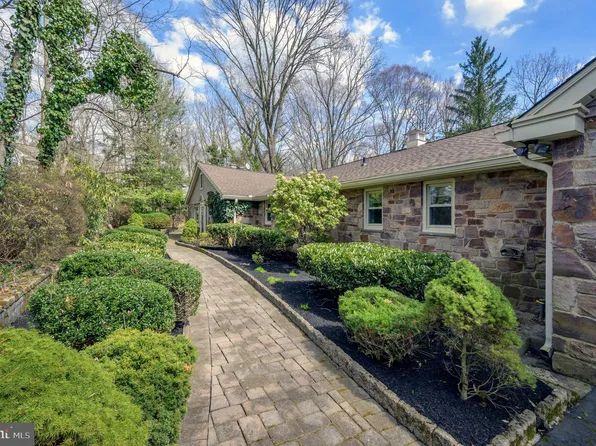 61 Woodland Dr, New Britain, PA 18901