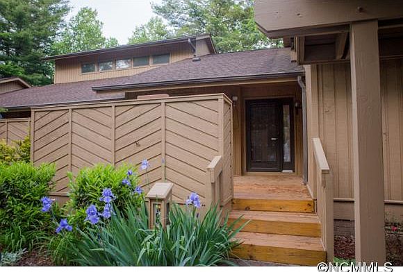 1st image of 106 Spanish Oak Ln
