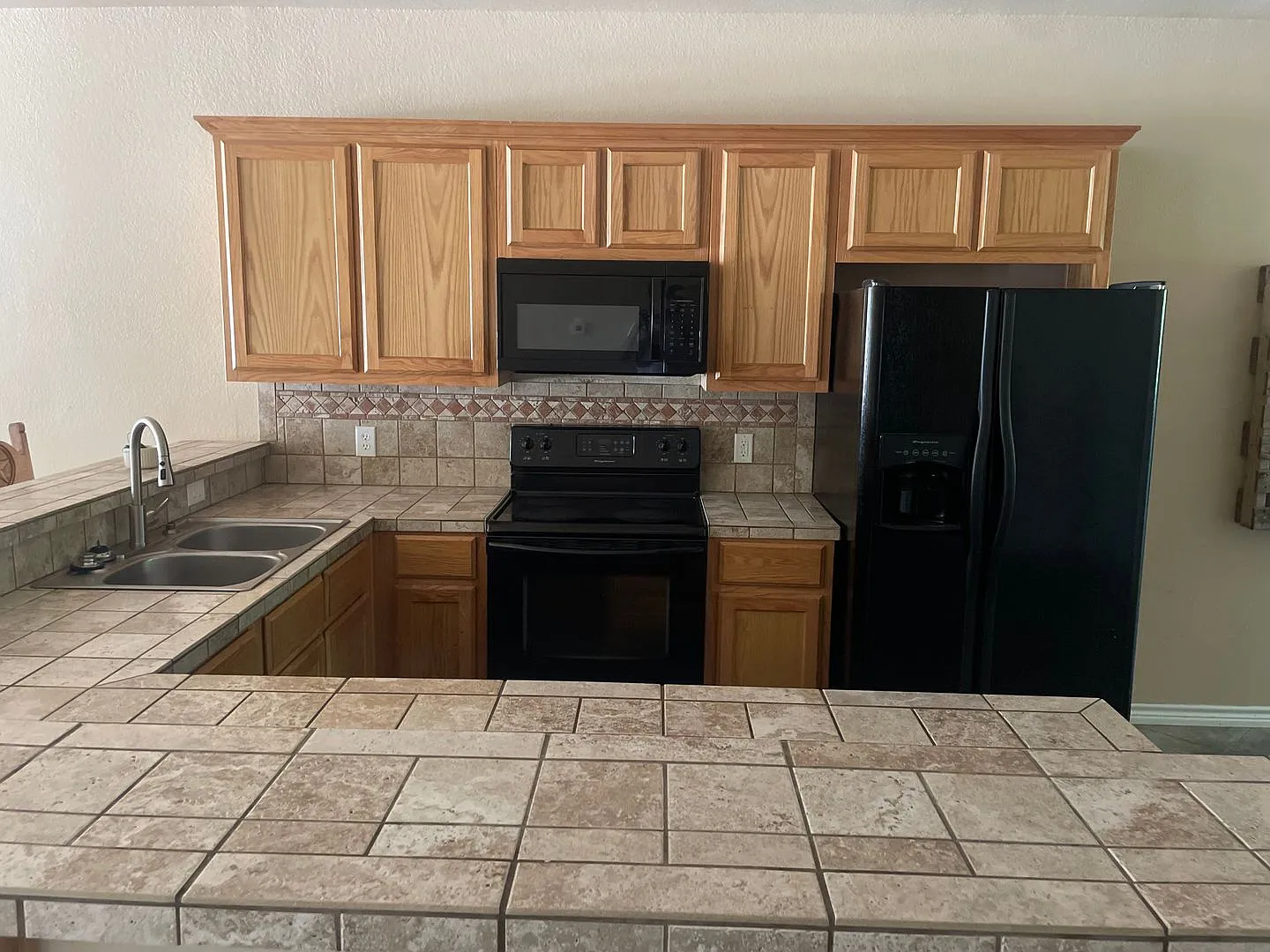 1006 Oakwood Dr — Photo 4