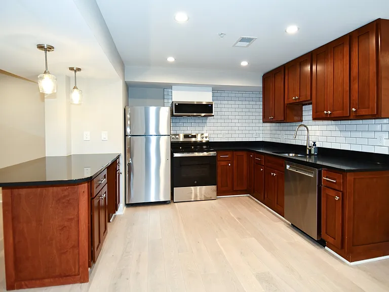 901 Lawrence St NE #B — Photo 7