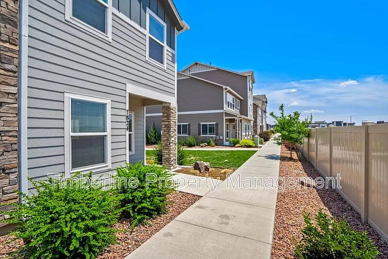 3 bed, 2.5 bath, 1566 sqft, $2,200 — Photo 3