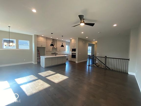 4th image of 1245 Amberley Way