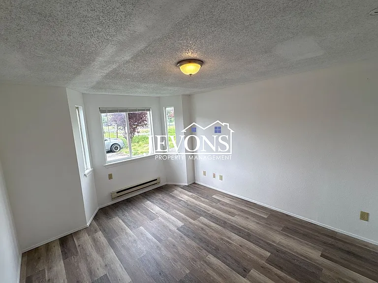 1722 E 56th St #1 — Photo 8
