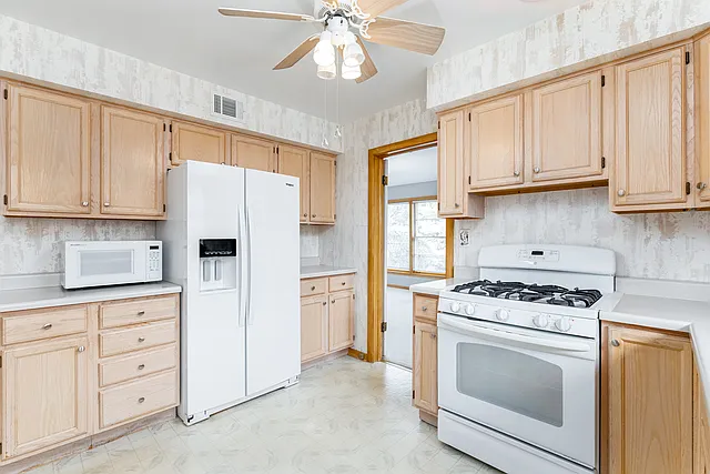 8658 N Merrill St — Photo 3