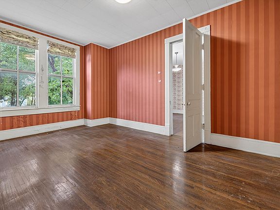 18th image of 214 South St E