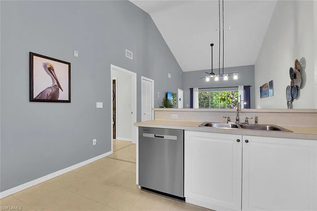 2 bed, 2.0 bath, 1000 sqft, $6,500 — Photo 3