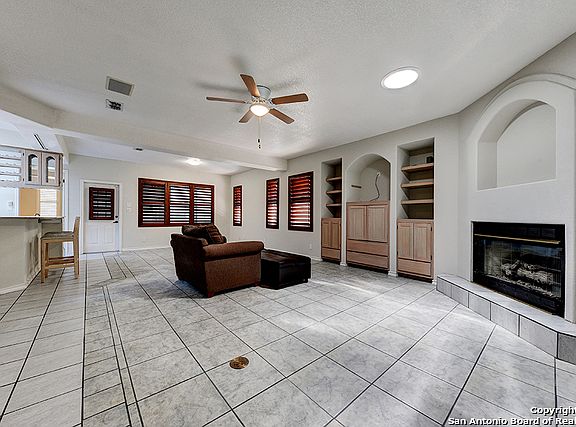 5th image of 109 Plaza Dr