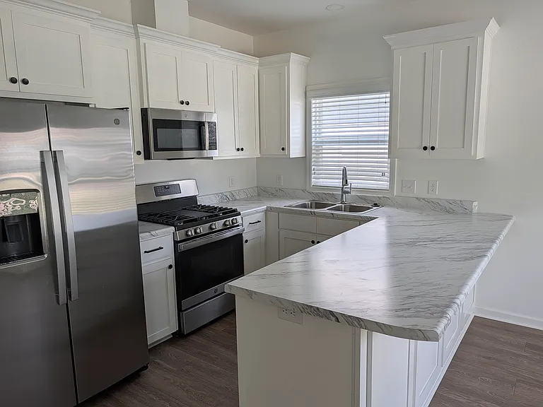 129 Edgefield Rd — Photo 5