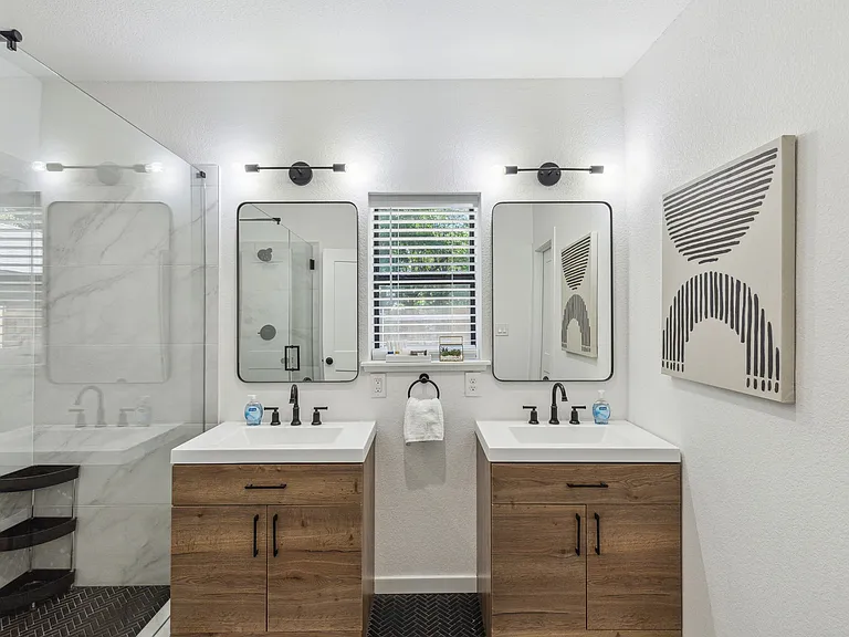 2015 Camelot Dr — Photo 22