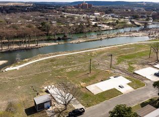 2106 Water Front Dr, Kerrville, TX 78028