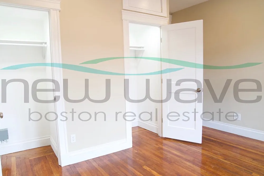 2 bed, 700 sqft, $3,900 — Photo 2