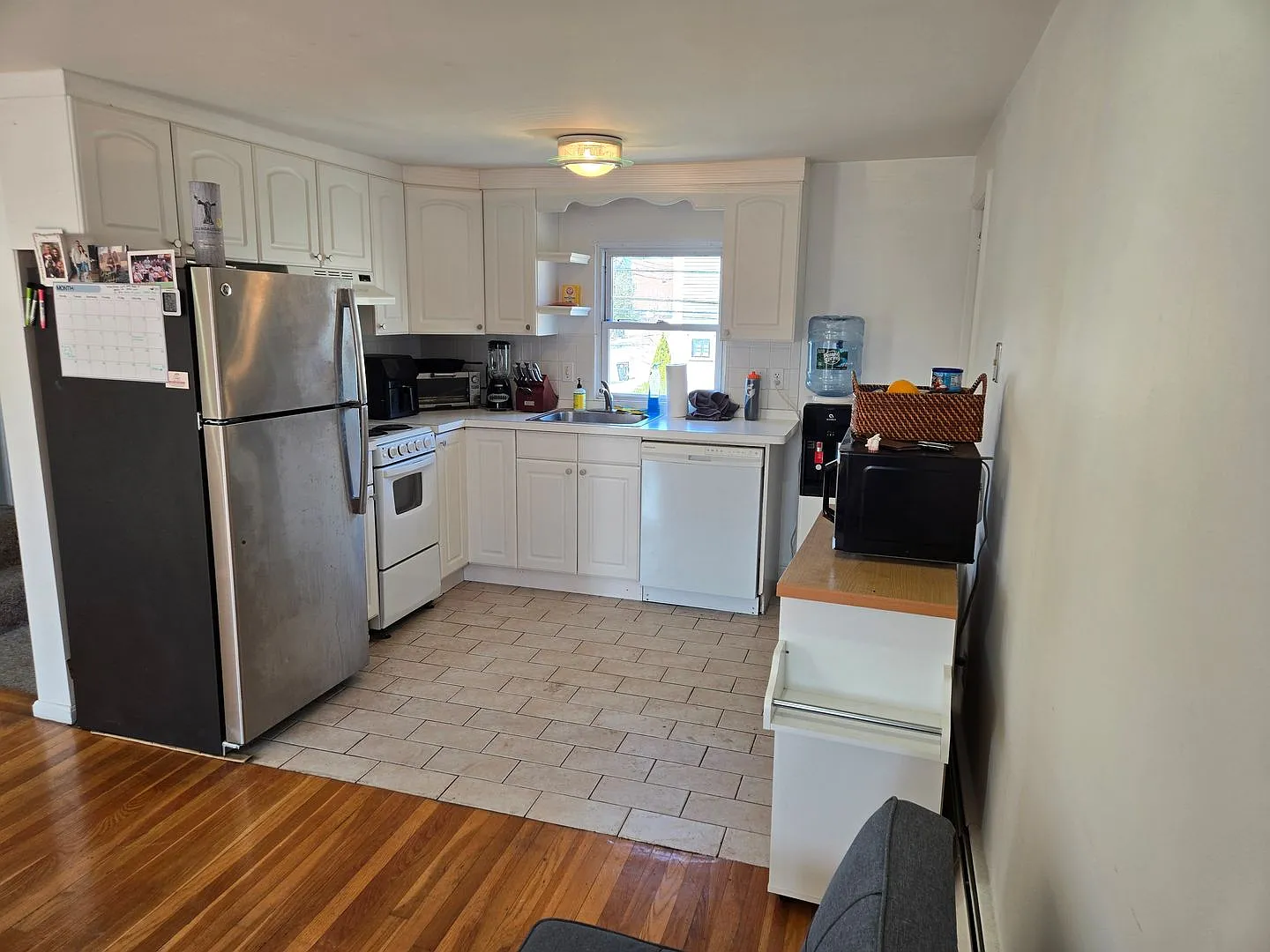 No Brokers Fee, Parking Included, In-Unit Washer and Dryer — Photo 1