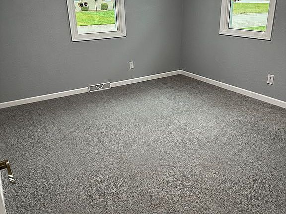 5th image of 415 Sunset Dr