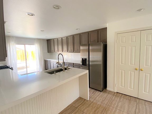 5th image of 51945 Avenida Madero
