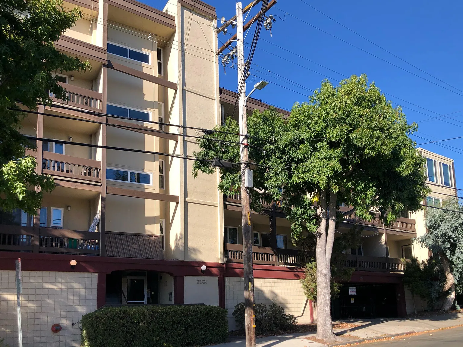 2201 Virginia St — Photo 1
