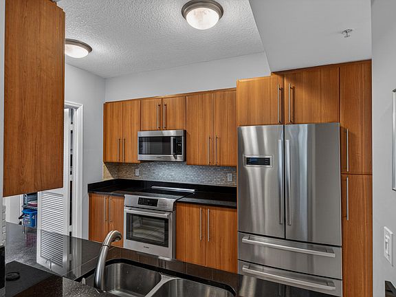3rd image of 101 SE 20th Avenue #201