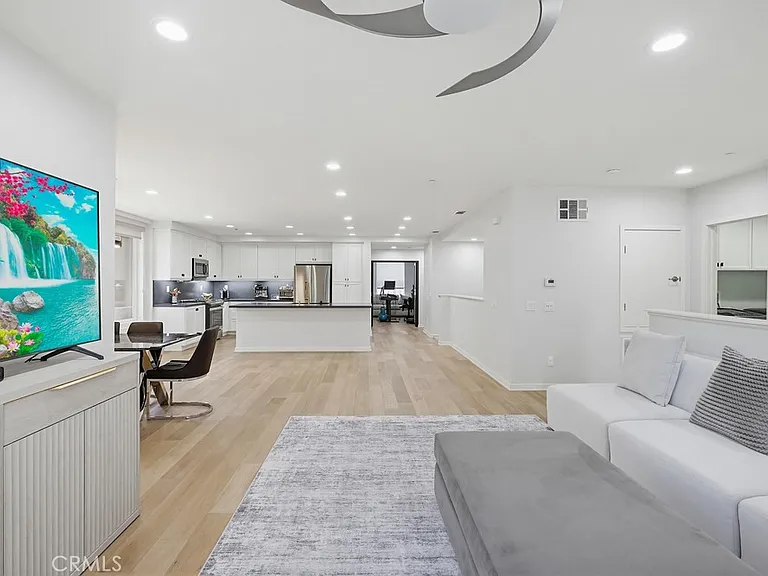503 Rockefeller — Photo 8