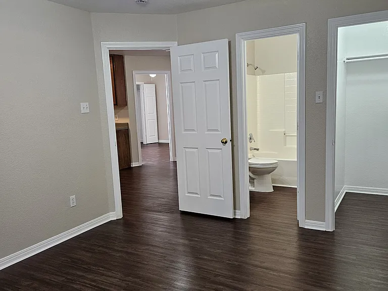 217D E Craven Ave — Photo 7