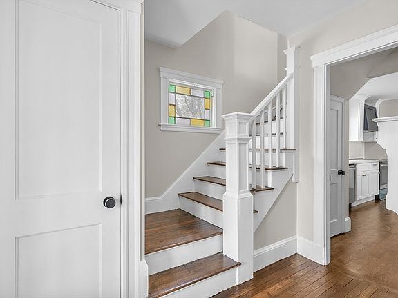 4th image of 285 Franklin St