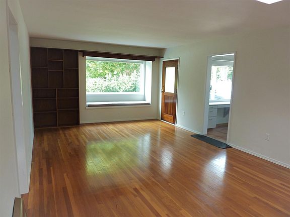 3rd image of 244 Lincoln Ave