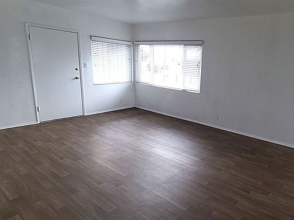 3rd image of 10107 S Hoover St #11691736