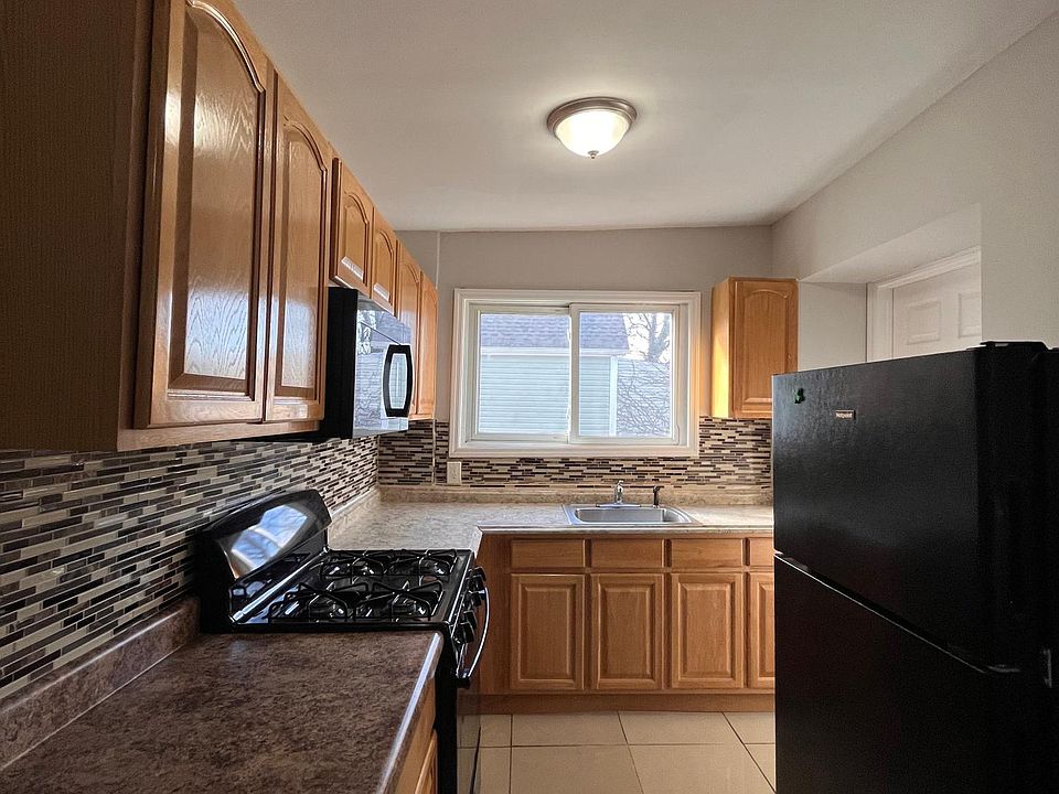 1st image of 123 S 13th St Floor 3
