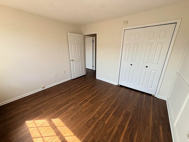 28 Alder St — Photo 8