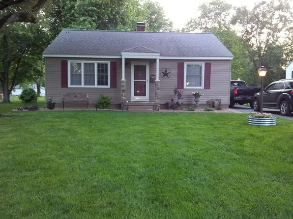 605 Cherry St, Pana, IL 62557