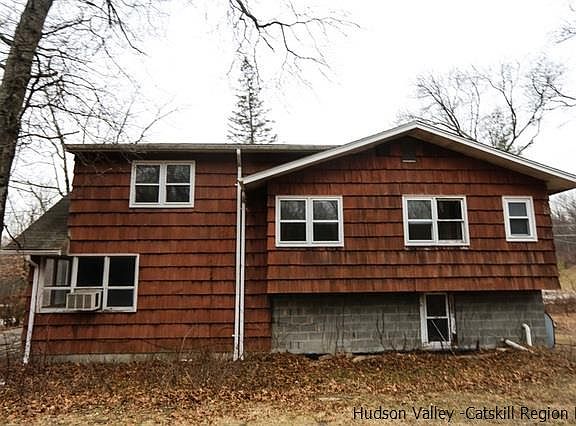 3rd image of 12 Waltke Ln