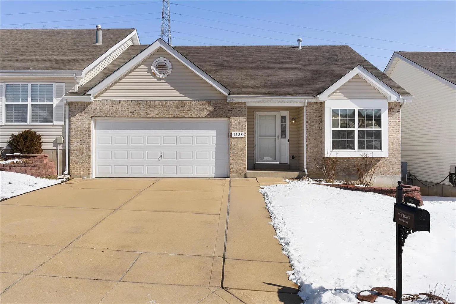 1228 Windcrest Cir photo 1