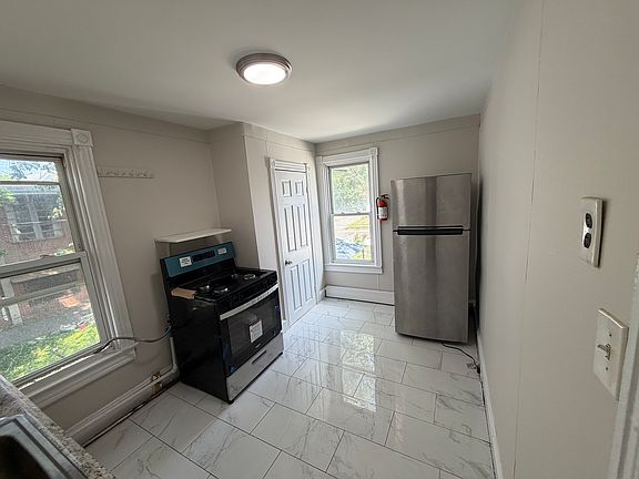 3rd image of 262 Lafayette Ave
