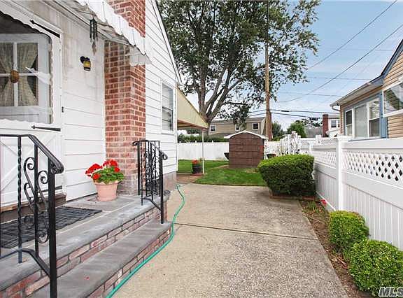 3rd image of 1642 Midland Dr