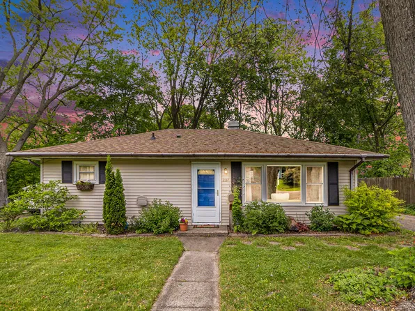 2137 Roseland Ave, Kalamazoo, MI 49001