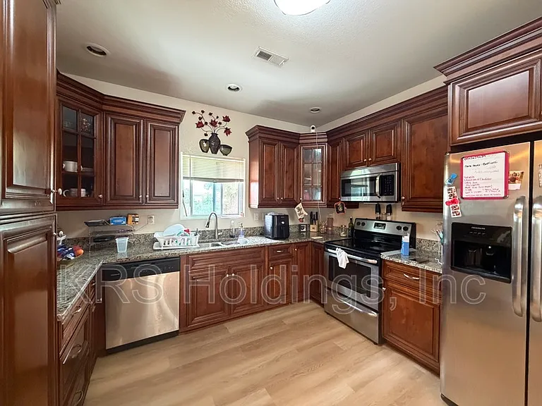 5748 Burrell Ave — Photo 3