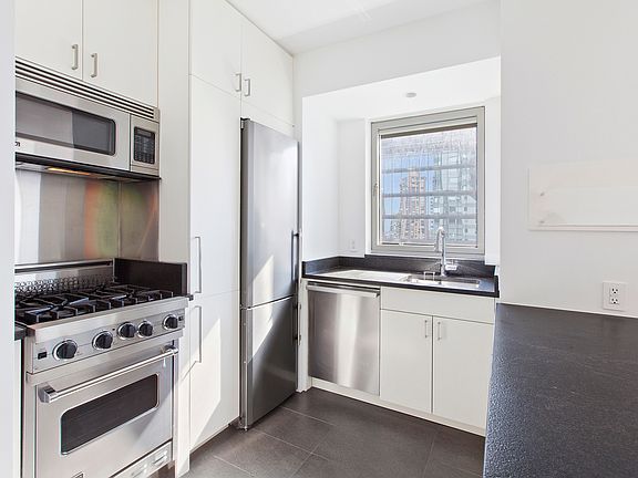 4th image of 301 W 57th St APT 25G