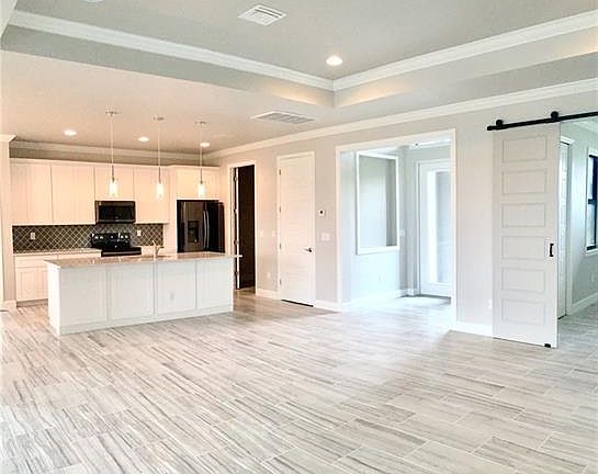 3rd image of 2905 SW 29th Ct