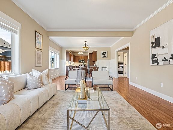4th image of 333 Cooper Lane N