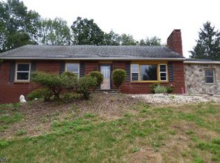 18 Maple Ln, Blairstown, NJ 07825