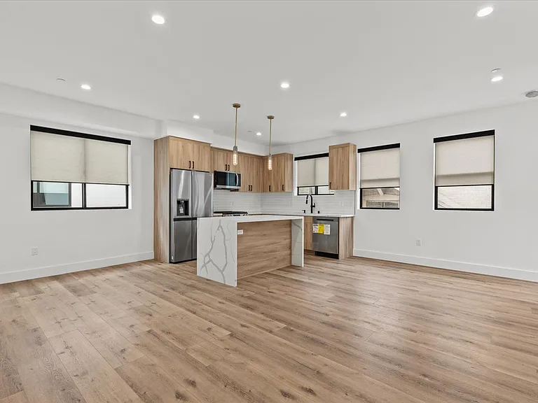 3973 S Budlong Ave — Photo 1