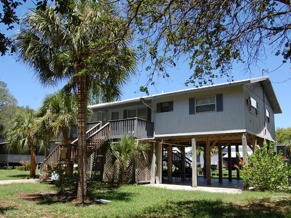 129 10th Ave E, Horseshoe Beach, FL 32648