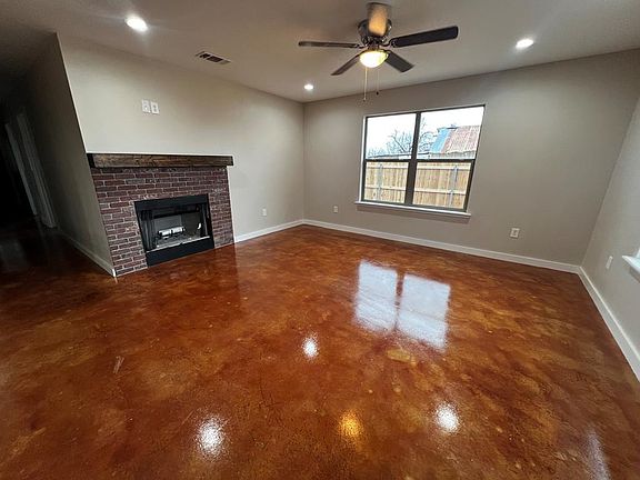 2nd image of 114 W Avenue S San