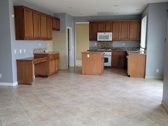 5th image of 28841 Tonya St