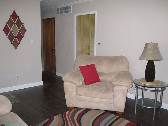 4th image of 401 2nd St