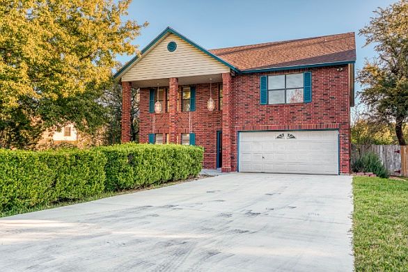 1st image of 2226 Newoak Park