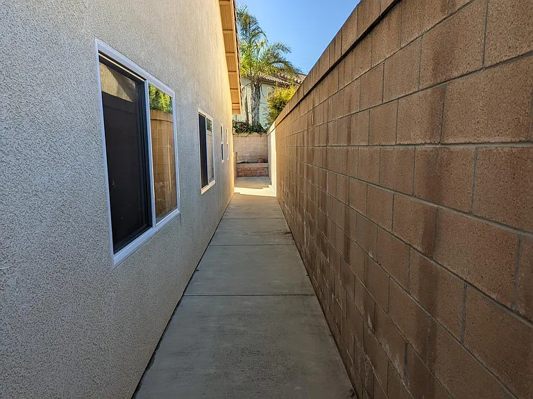 301 Roosevelt Ave — Photo 20