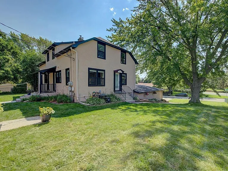 2531 Maple Ln W — Photo 24