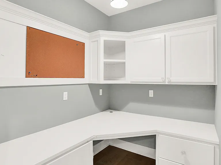 16893 Oak Manor Dr — Photo 39