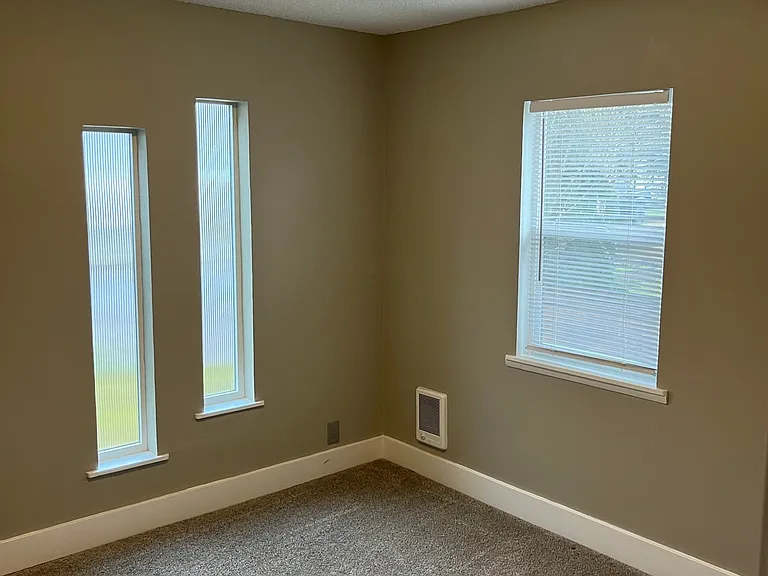 1306 NE Johnson St — Photo 10