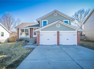 304 Fletcher Dr, Smithville, MO 64089