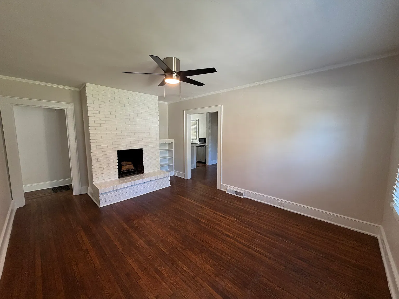 2 bed, 1090 sqft, $2,300 — Photo 2